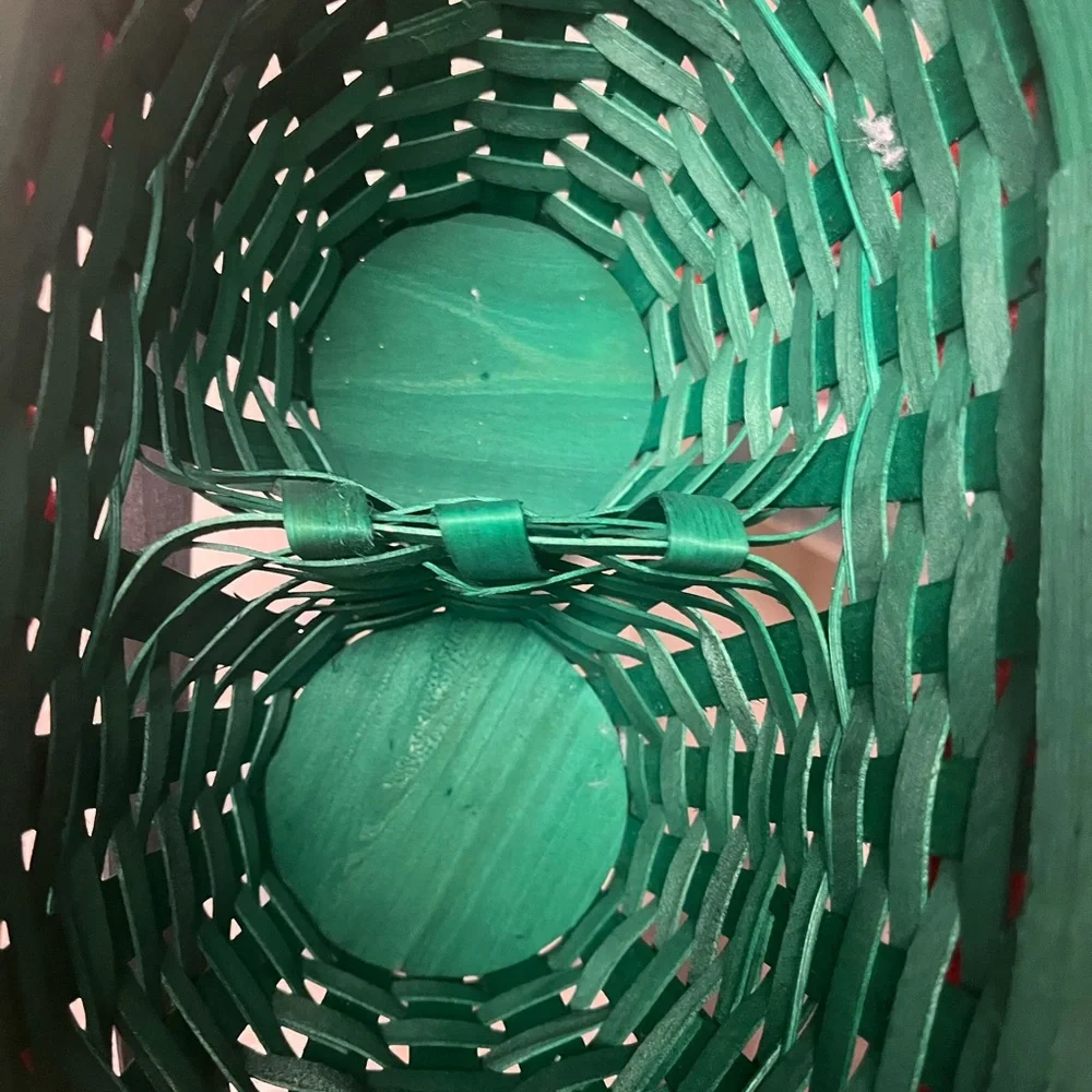 Christmas Beverage Bottle Gift Basket
NEW - Picture 3 of 4